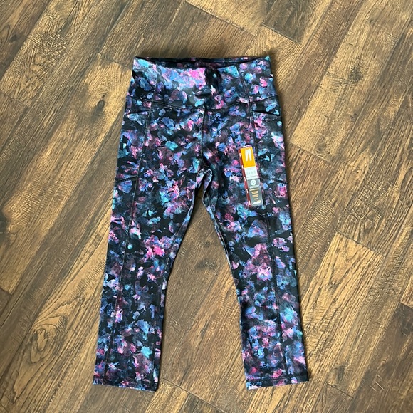 Avia Women's Active Performance
Legging Capri Pants Size S (4-6) Multi Color - Picture 4 of 12